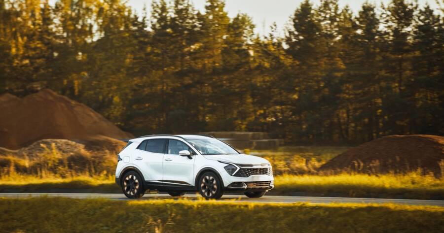 Electric vs. Hybrid: Which Car is Right for You?